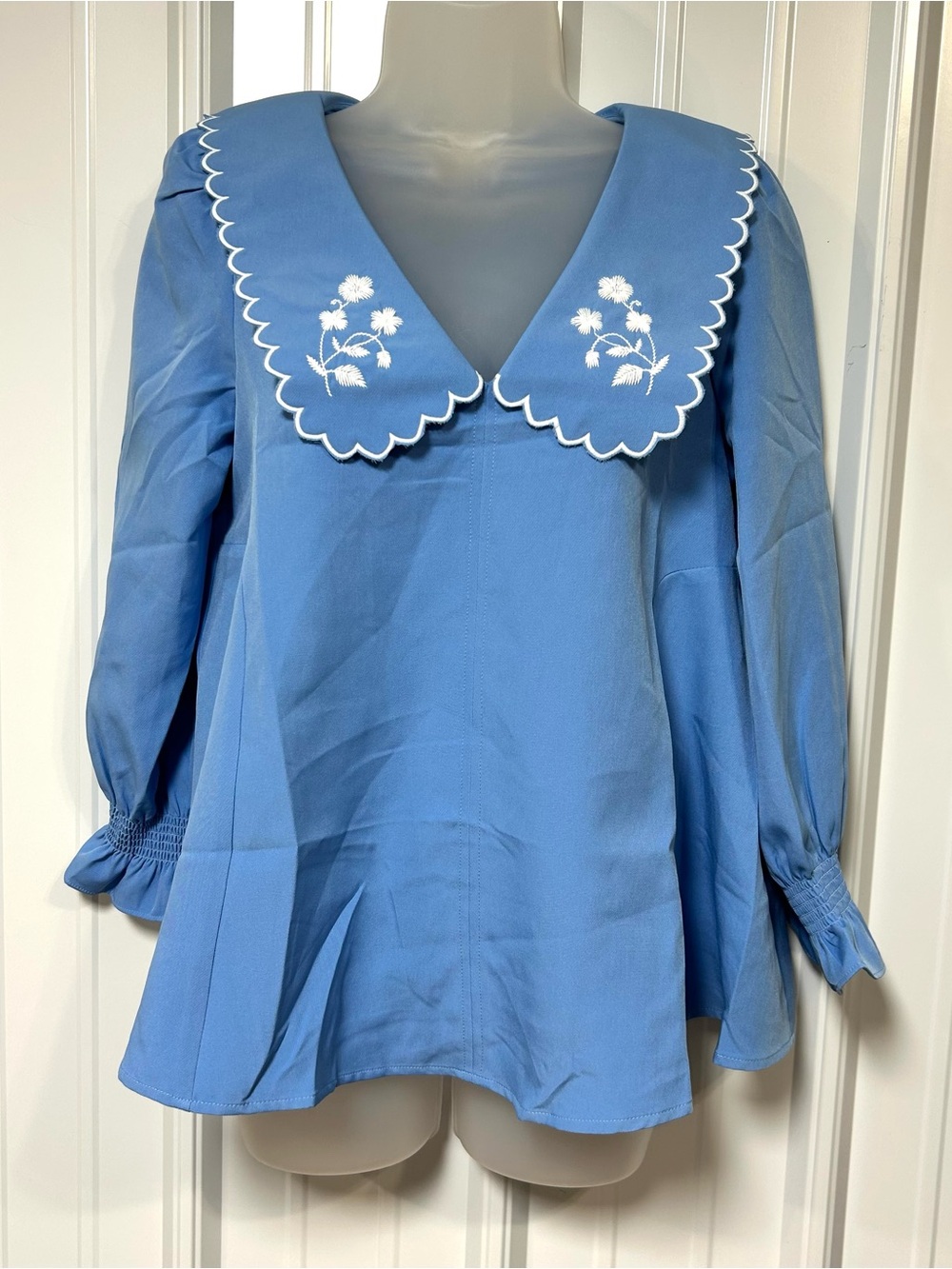 Tuckernuck Long Sleeve Floral Embroidered Collar Blouse Small Preppy Statement